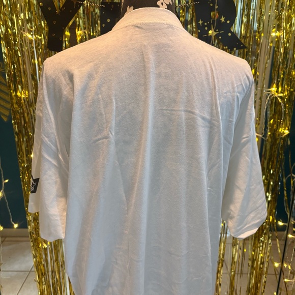 EUC White Houston Rockets 1995 World Champions Graphic T-Shirt Back to Back Gold - Picture 4 of 9